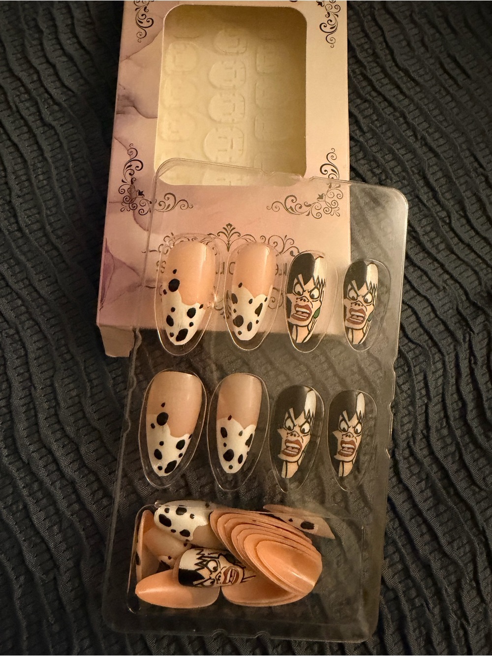 Cruella De Vile nails Peach and Black Graphic Press-On Nail Set
